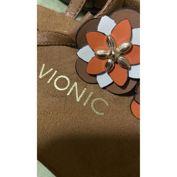 Vionic Thong Sandals Women Size 9 Gold Floral Leather - Picture 2 of 3